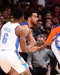  约基奇准绝杀掘金胜雷霆  