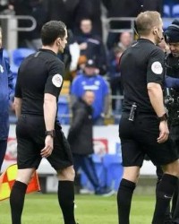  法兰克福主帅赛后批评裁判尺度  