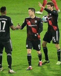  柏林赫塔防线集体失误，主场惨败暴露保级危机  