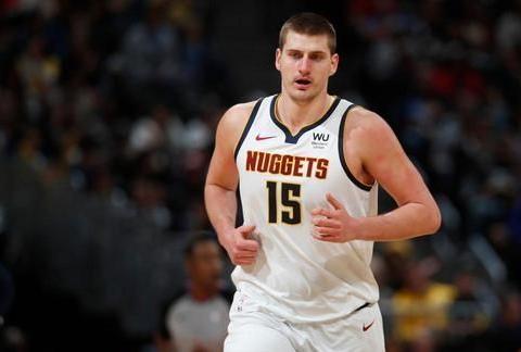  约基奇蝉联常规赛MVP创中锋历史纪录  