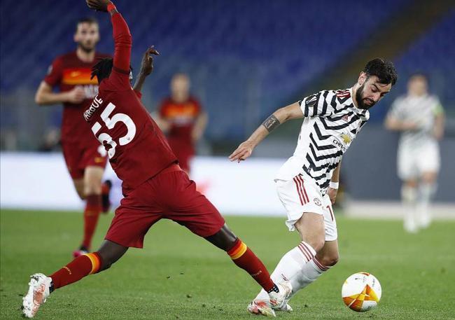  滕哈赫变阵收奇效，曼联终结三轮不胜颓势  