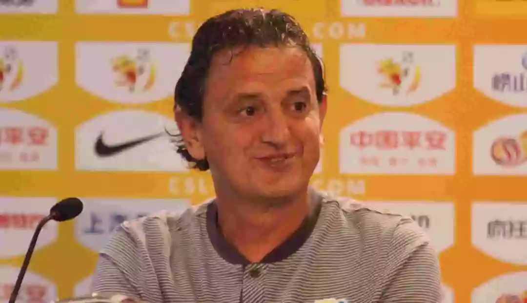  里昂主教练突然辞职，助教暂代帅位  