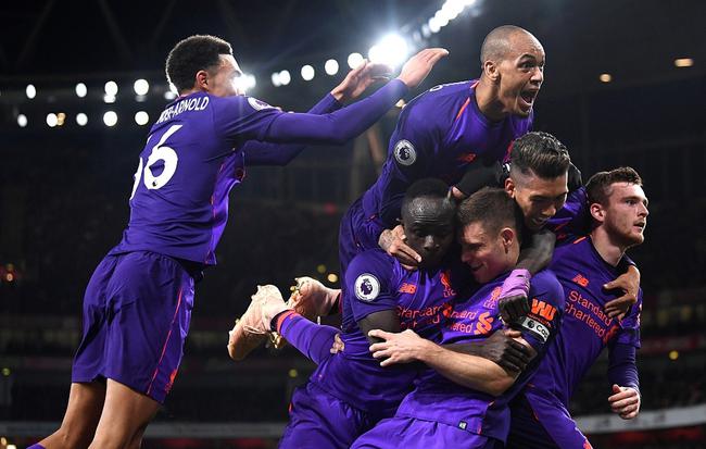  英超，利物浦主场球迷抗议票价上涨问题  