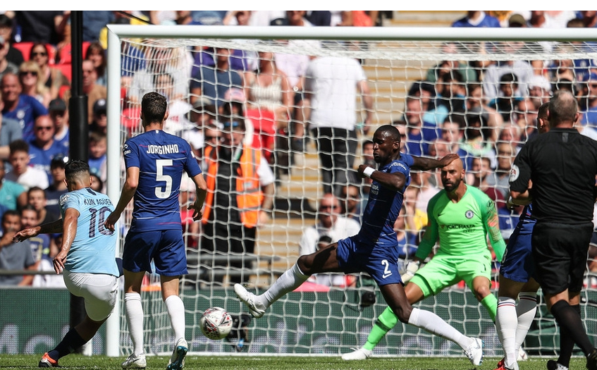  马赫雷斯任意球圆月弯刀，曼城客场绝杀富勒姆